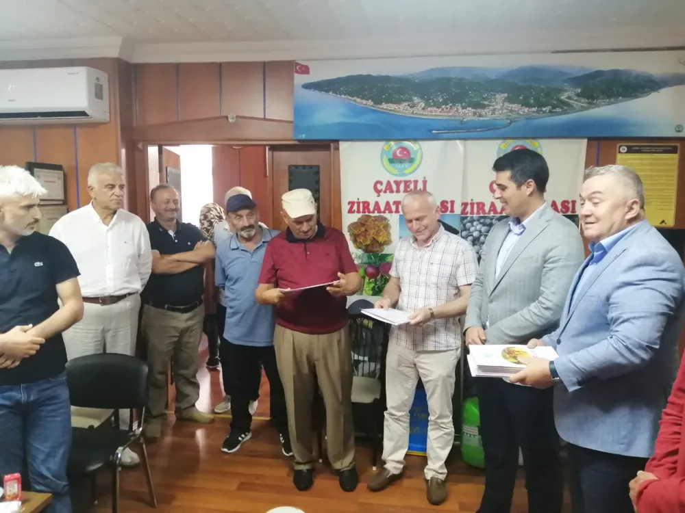 ODAMIZ VE HALK EĞİTİM İŞBİRLİĞİ İLE ARICILK KURSU DÜZENLENDİ. KURSİYERLERE BELGELERİ DAĞITILDI.